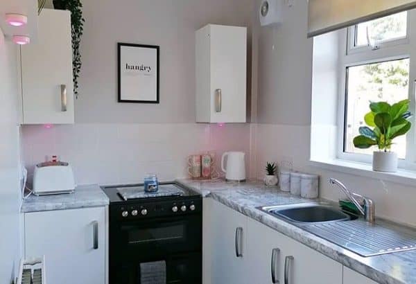 minimalist-themed kitchen by Sarah